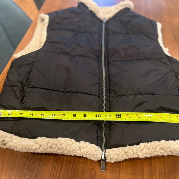 NWT Reversible women’s vest - Picture 3 of 5